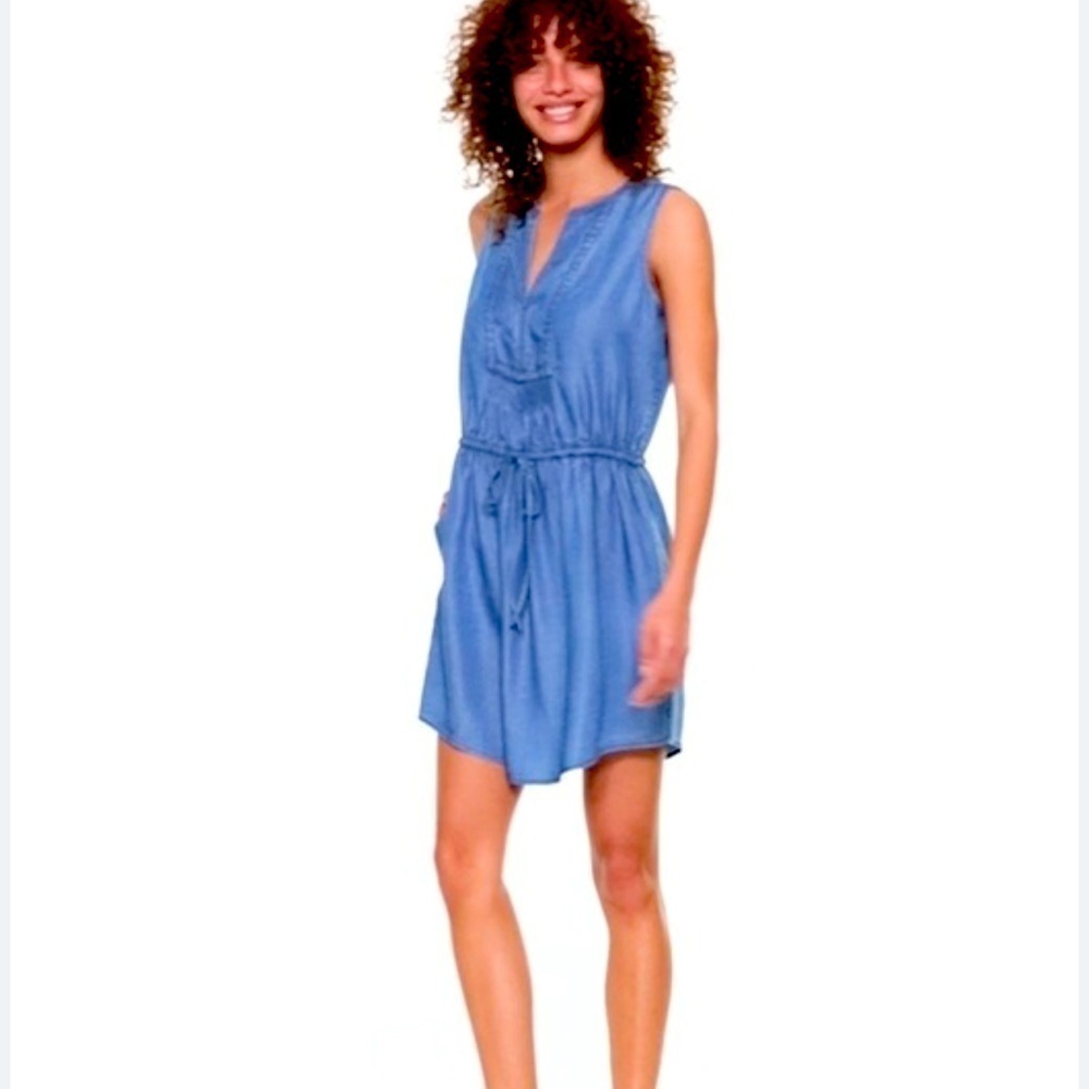Small GAP Sleeveless Tie-Waist Bib
Front Shirtdress